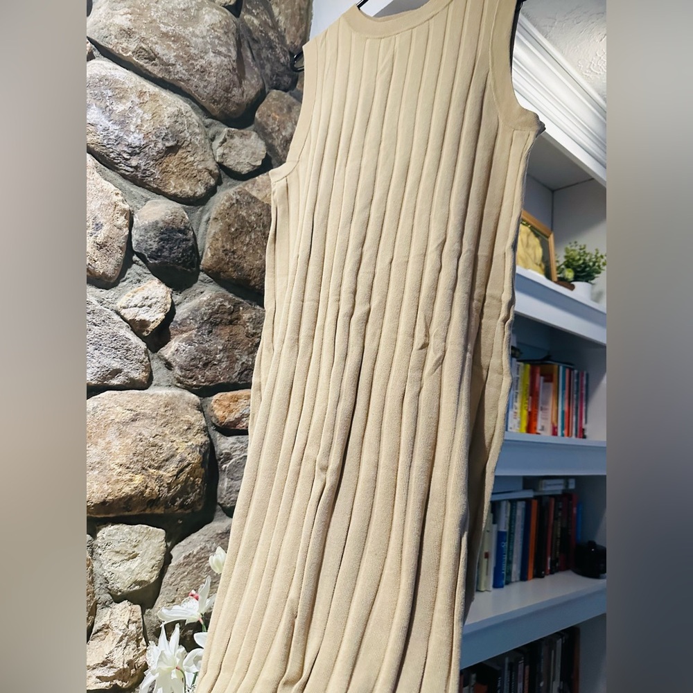 Fine Line Ribbed Midi/Maxi H&M Dress. Size M. Excellent condition. - Picture 6 of 12